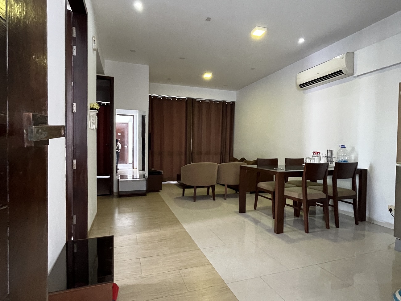 Foreigner – USD 77